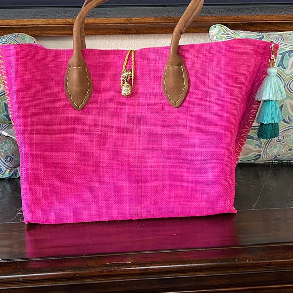 Lilly Pulitzer NWOT Handbag/ Tote Pink and Beautiful - Picture 3 of 8